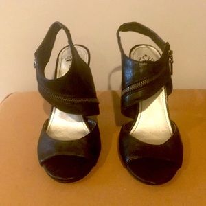 Black heels size 7